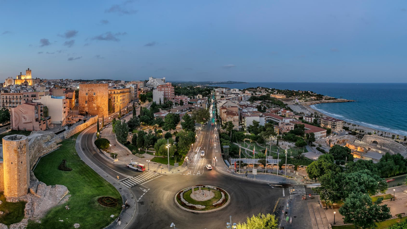 Panoràmica de Tarragona, amb el circ romà. Autoria: Rafael López Monne