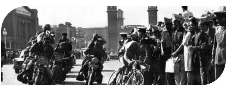 Ciclistes participant en el Tour de 1965, a plaça d’Espanya